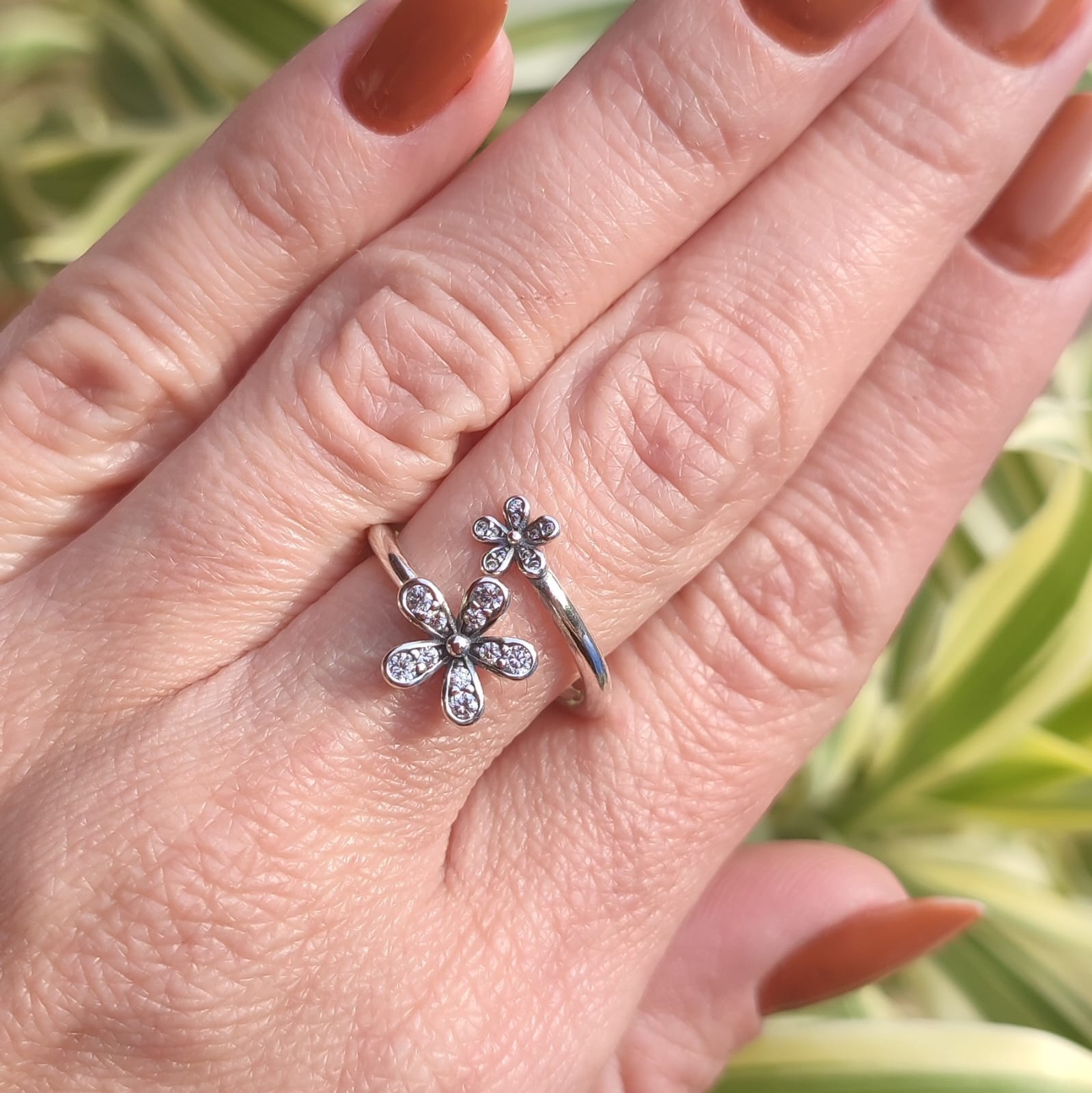Anel em Prata 925 Floral Ajustável com Zircônias